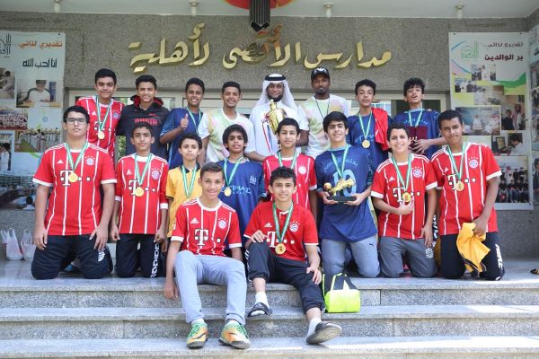 أبطال المتوسط يتوجون بكأس مدارس جدة الأهلية