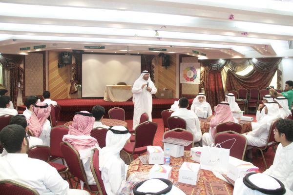 حفل تكريم الطلاب الأوائل بالقسم الثانوي