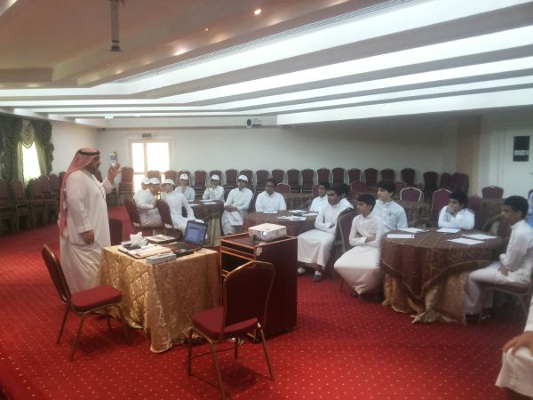دورة ابتكار والبحث العلمي للطلاب الموهوبين بالقسم الثانوي