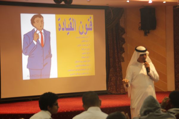 دورة بعنوان  ( فن صناعة القائد ) للموهوبين بالثانوي