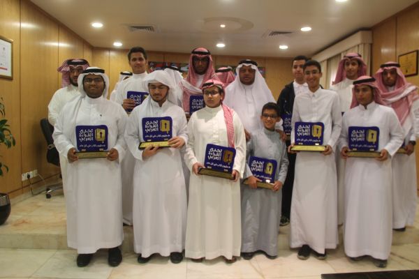 مدير عام تعليم جدة يكرم  أبطال تحدي القراءة العربي